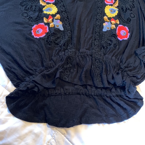 NWT FREE PEOPLE Floral Embroidered Serafina Blouse Top BLACK XS OB993142 - Picture 4 of 9